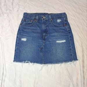 Host Pick!🎉 Levi's Distressed Denim Mini Skirt.